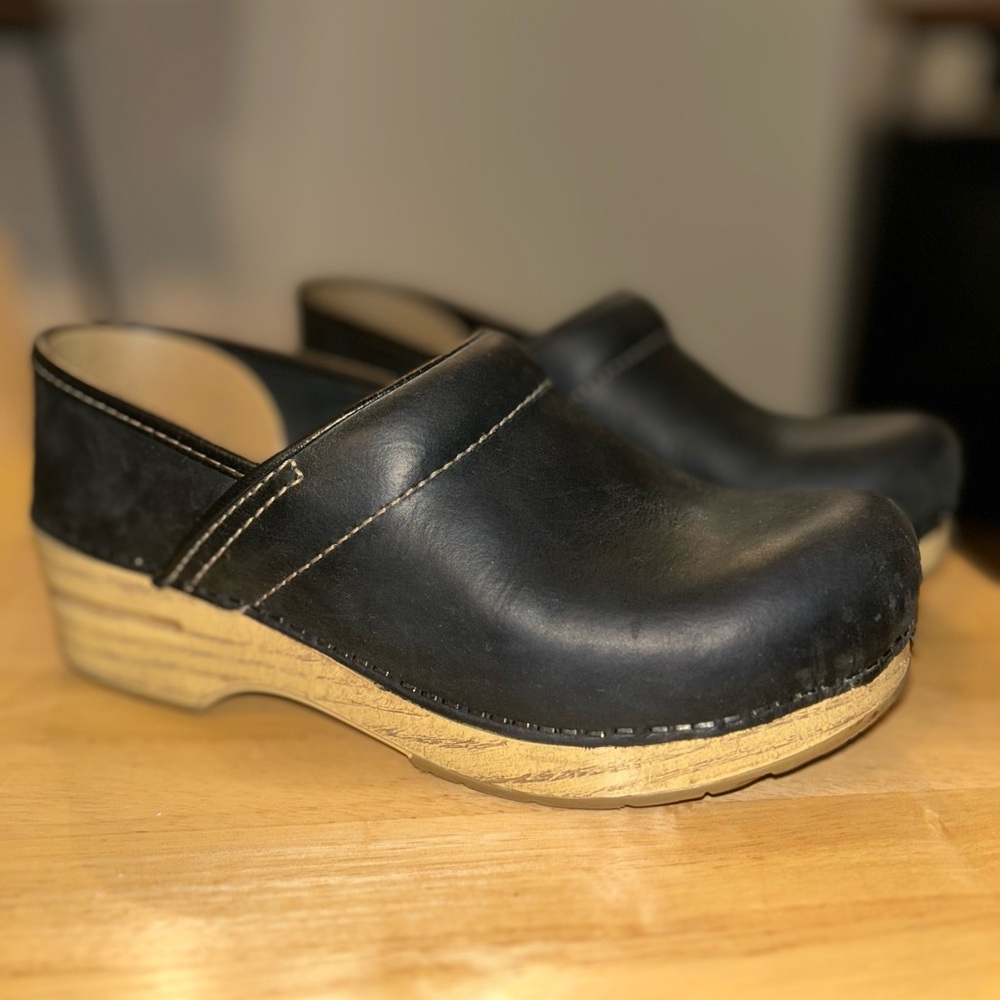 Dansko Professional Clog- Black/Natural Oiled. Size 37 (Women’s 7)